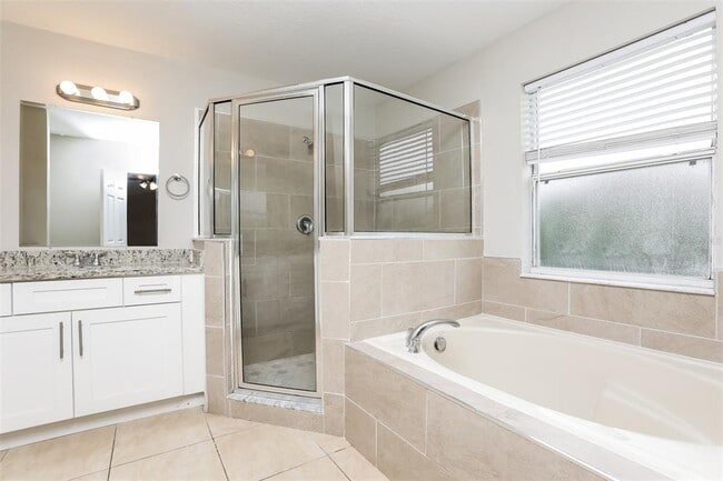 Building Photo - 207 Taranto Way