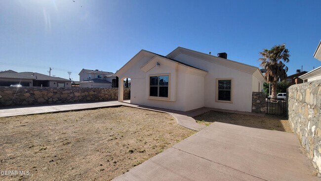 Building Photo - 14281 Gil Reyes Dr