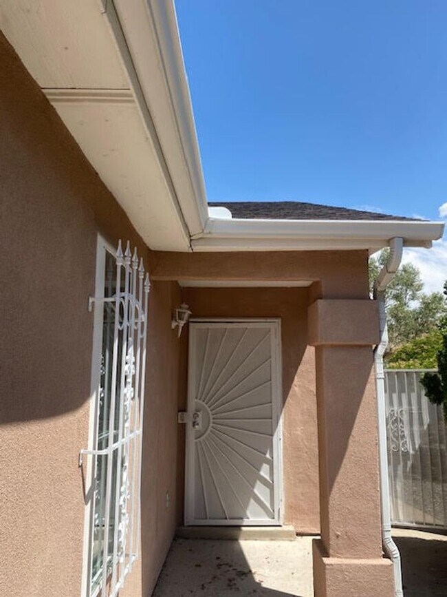 Building Photo - Beautiful 3 bedroom 2 bath home in Mirabel...