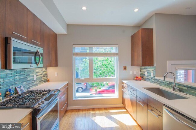 Building Photo - 1007 S 17th St
