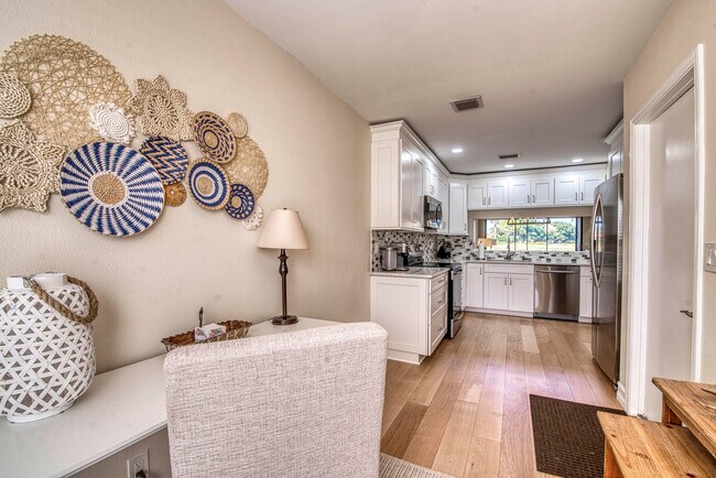 Building Photo - 779 Windermere Way