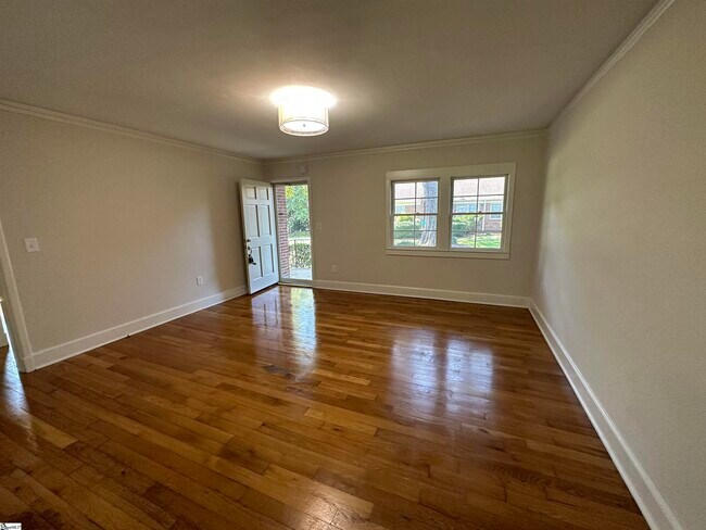 Building Photo - 600 University Ridge