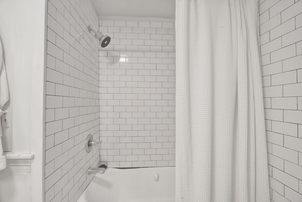 Building Photo - 2134 16th Ave S