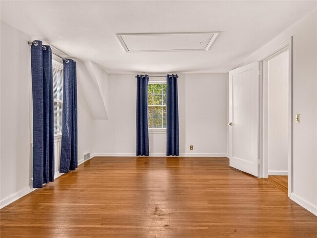 Building Photo - 82 Clovercrest Dr