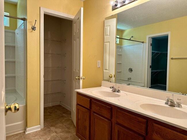 Building Photo - 5091 Ballantine Dr