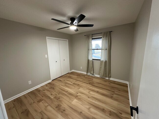 Building Photo - 7269 KY-405