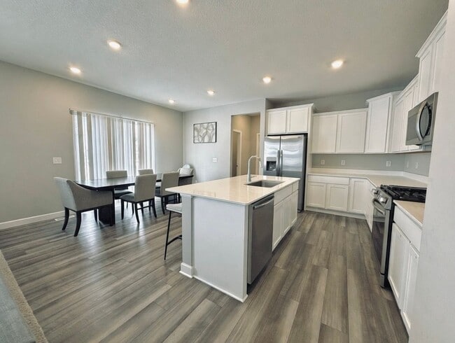 Building Photo - Beautiful New Construction 5bed 4bath Home in Otsego