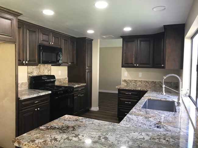 Building Photo - 1938 Aspen Ln