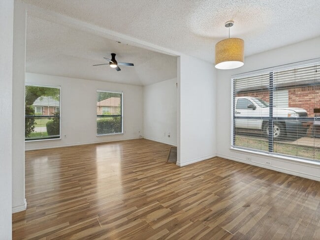 Building Photo - 3006 Post Oak Dr