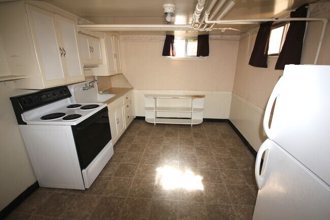 Building Photo - 1 Bedroom/1 Bathroom Apartment