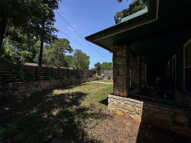 Building Photo - 8815 Georgian Dr