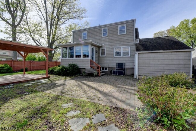 Building Photo - 72 Colonial Dr