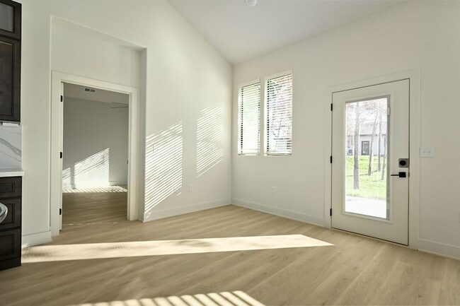 Building Photo - Stunning 2-bedroom, 2-bathroom, 2-car Townhome In Raymore MO