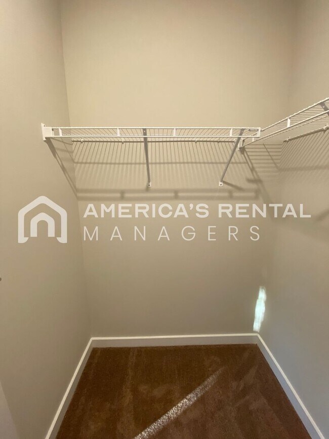 Building Photo - Home for Rent in Weaver AL. Available to V...