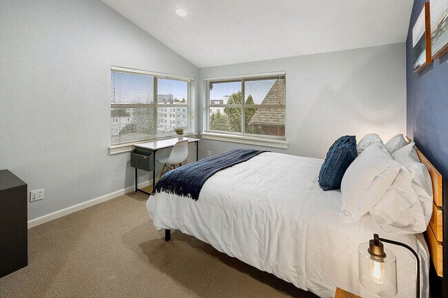 Building Photo - 1220 Aurora Ave N