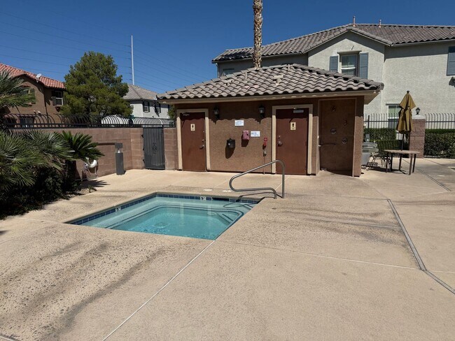 Building Photo - Beautiful 3BED/2BATH  2-Story Townhome in ...