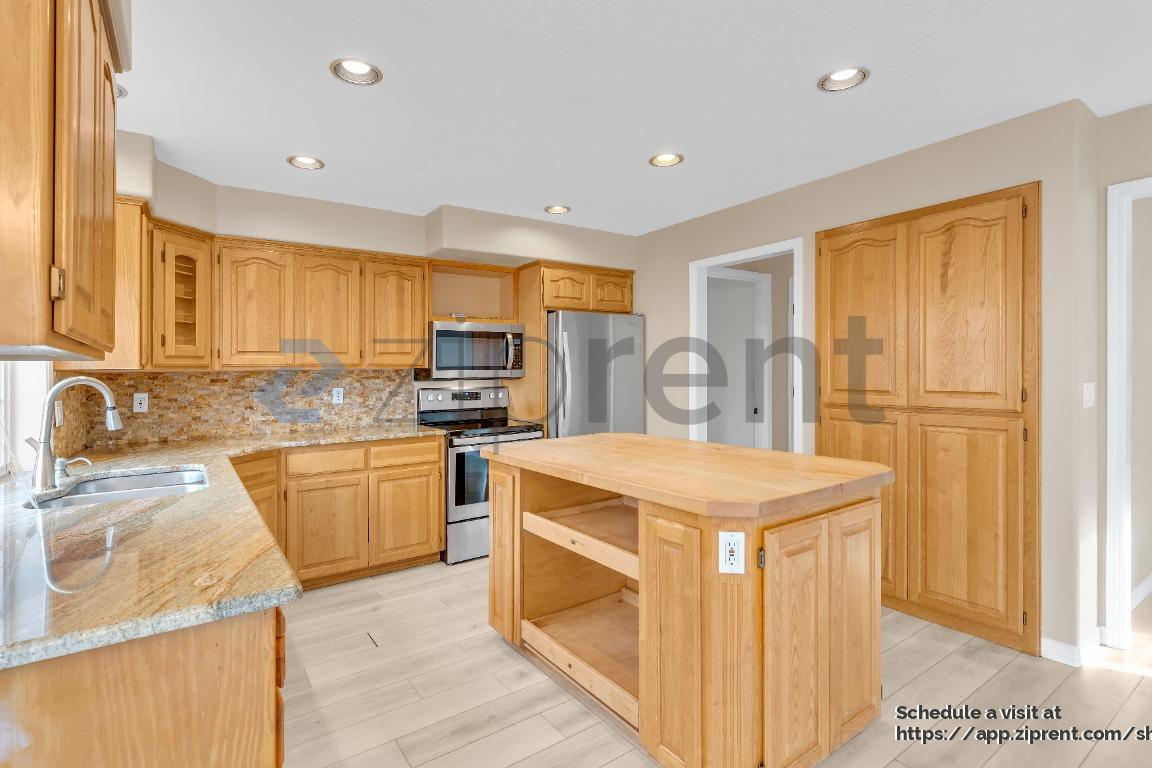 Building Photo - 6622 SE Montego Bay St