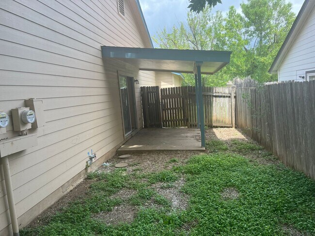 Building Photo - 1911 Gracy Farms Ln