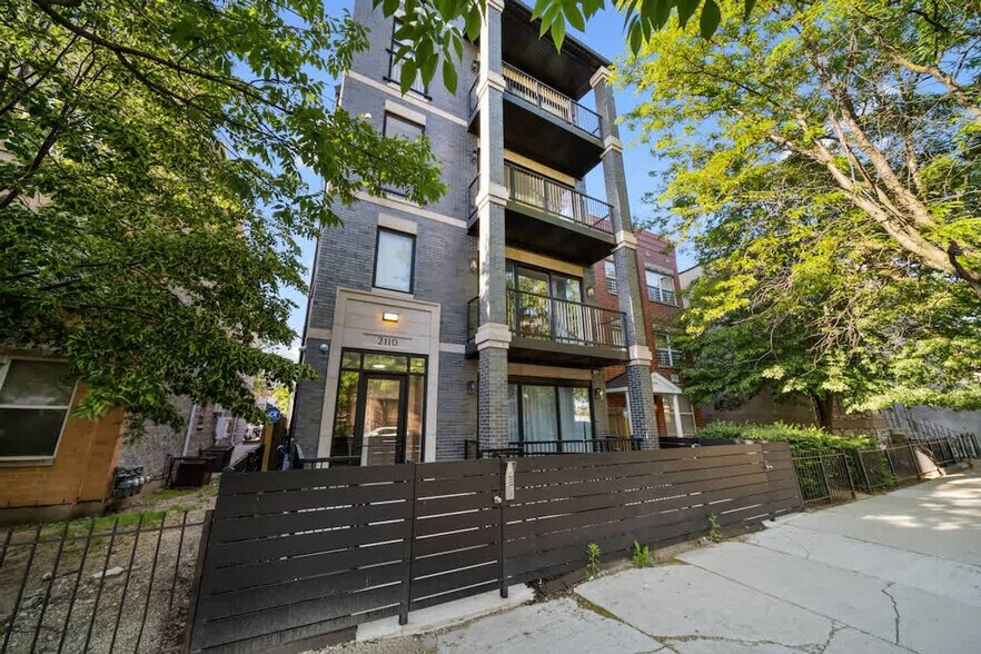 Building Photo - 2110 W Washington Blvd