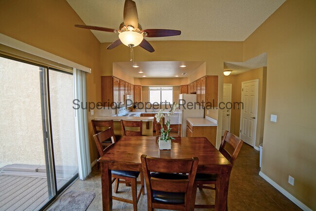 Building Photo - Furnished 2 bed, 2 bath condo with views