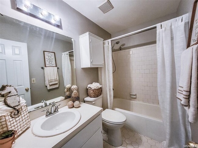 Building Photo - 1802 Jenny Dr