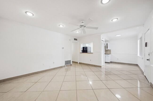 Building Photo - 2878 Donnelly Dr