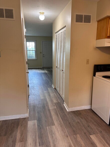Building Photo - 741 Ridgeview Dr