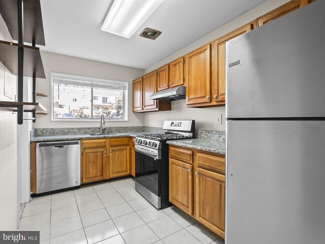 Building Photo - 10613 Montrose Ave