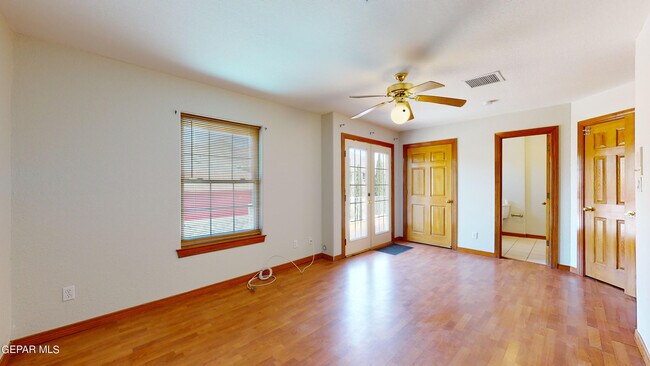 Building Photo - 9033 Leo St