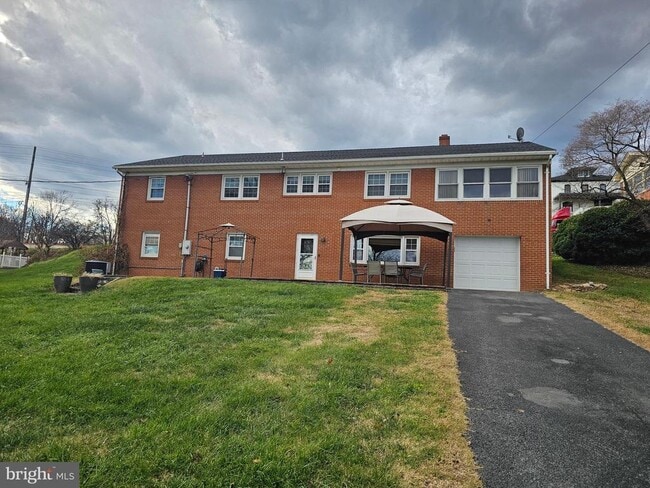 Building Photo - 615 Villa Ave