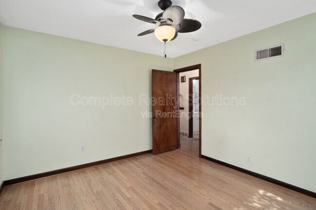 Building Photo - 5442 Bancroft Ave