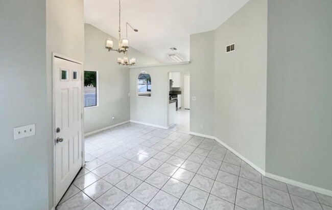 Building Photo - 376 Win Ct
