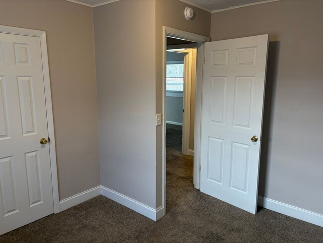 Building Photo - 1657 Redwood Dr