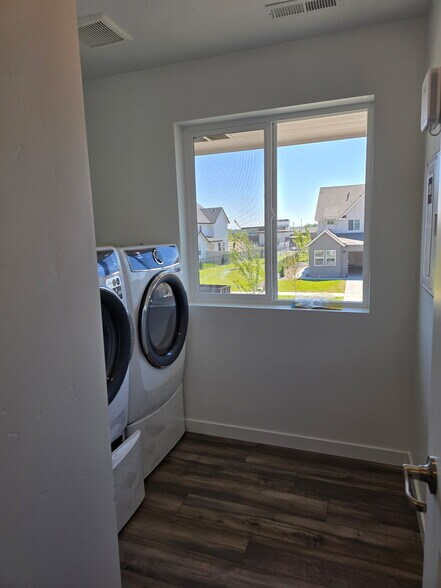 Building Photo - 8108 W Grey Alder Dr