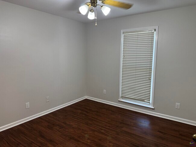 Building Photo - 199 Autumn Trace Ct
