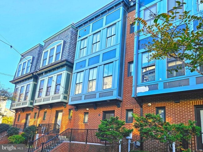 Building Photo - 12 S Regester St