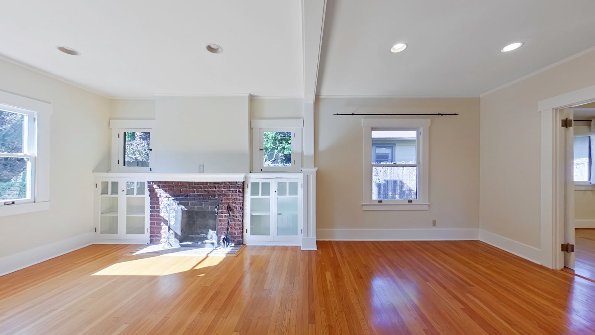 Building Photo - 1915 Las Lunas St