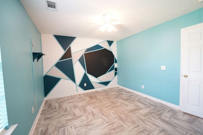 Building Photo - 134 Mustang Dr