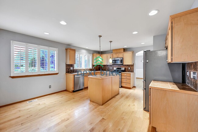Building Photo - Beautiful 3 Bed, 2.5 Bath Parkside Home – ...