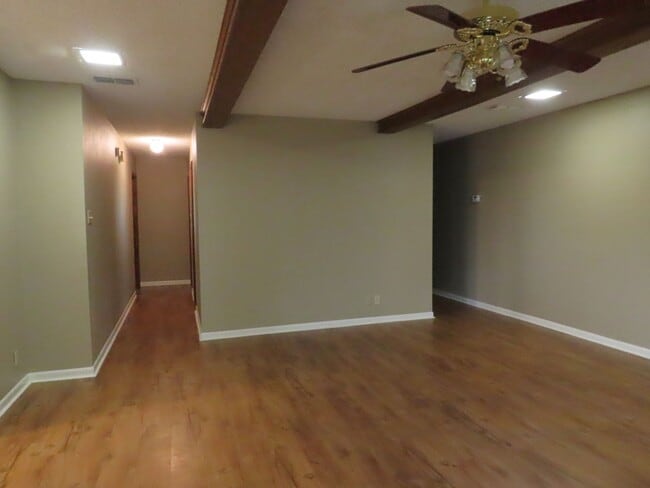 Building Photo - Whitehouse ISD! Spacious 3 Bedroom, 2 Bath...