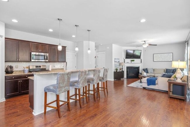 Building Photo - 7349 Vicenzo Dr