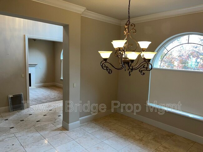 Building Photo - 3766 Mira Loma Dr