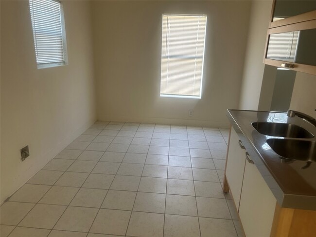 Building Photo - 602 Cordell St