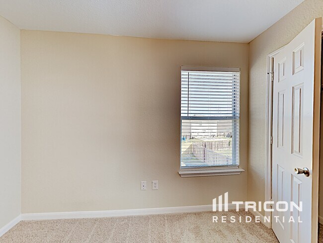 Building Photo - 11247 Country Canyon