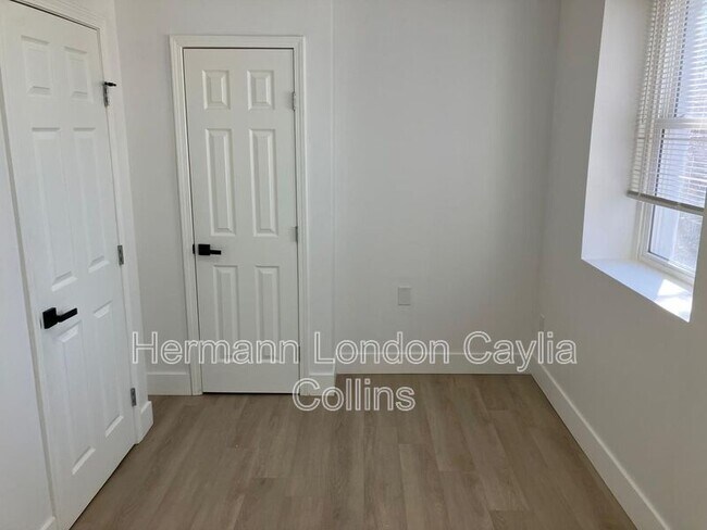 Building Photo - 5832-5834-5834 Etzel Ave