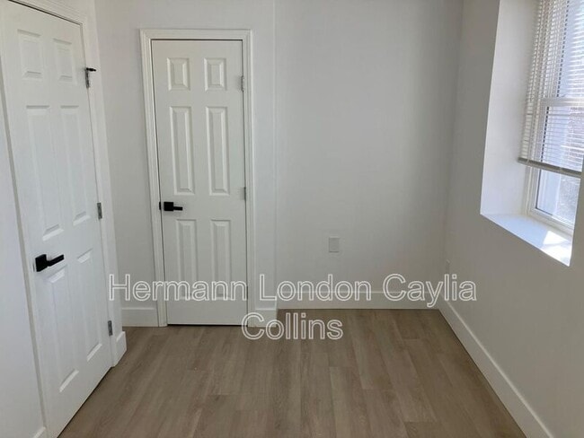 Building Photo - 5832-5834 Etzel Avenue