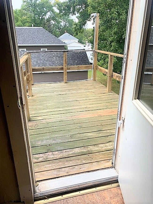 Building Photo - 525 2nd St SE