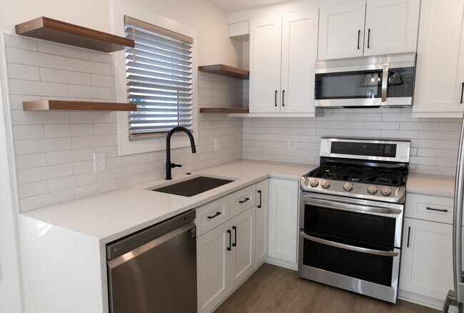 Building Photo - 713 Stevens St