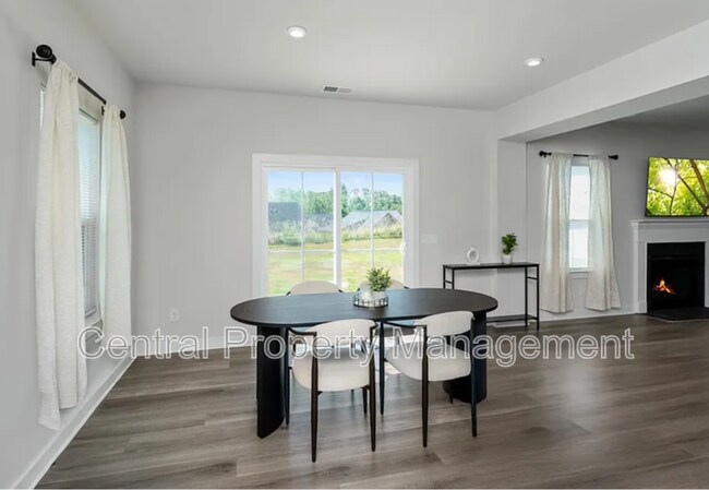 Building Photo - 200 Hollythorpe Ln