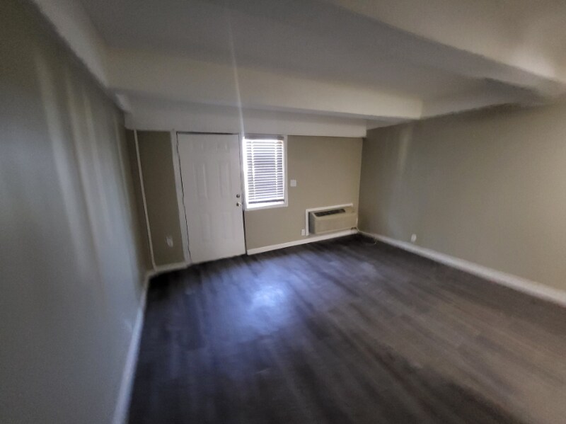 Building Photo - 734 N Country Acres Ave